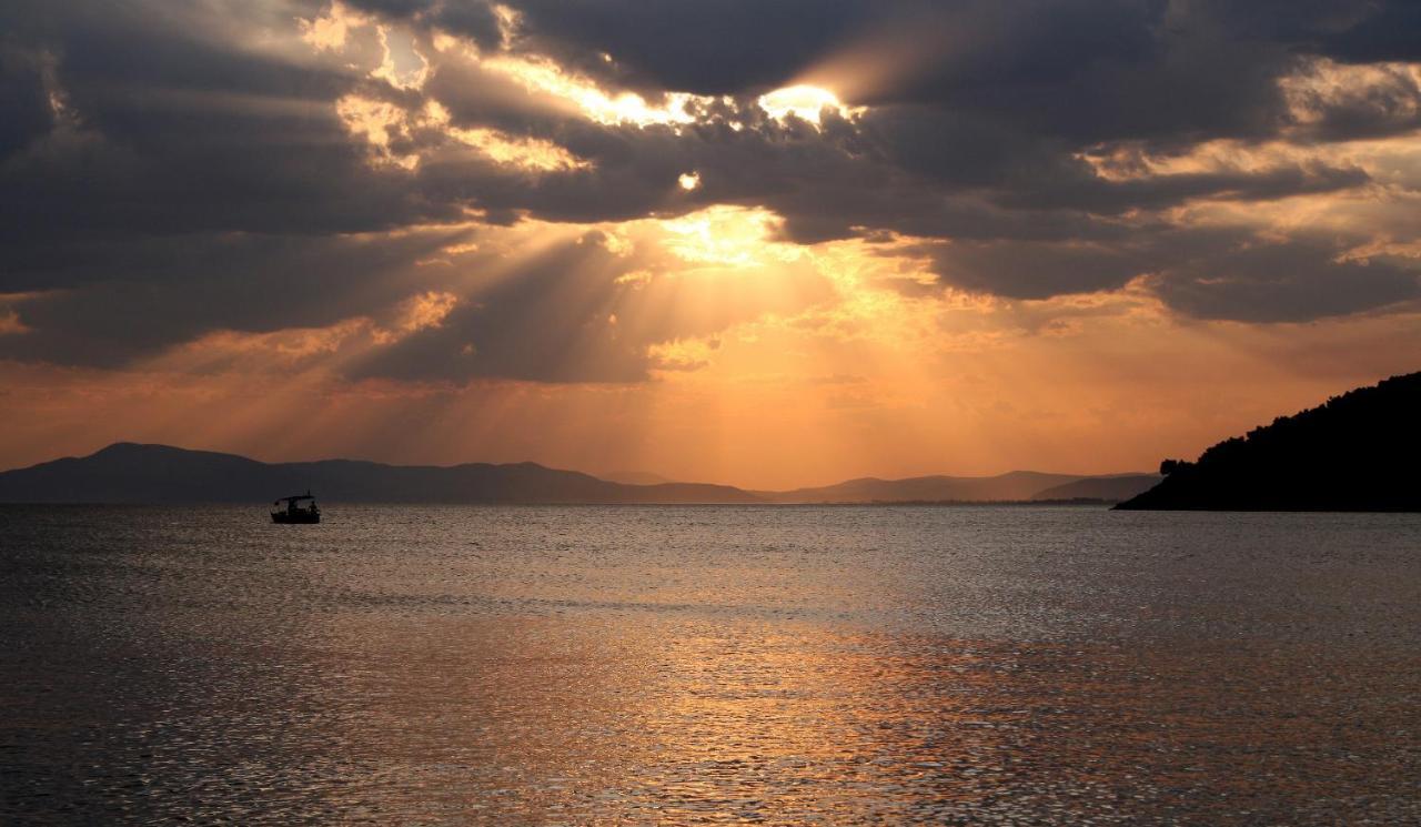 Razi Beach เลโฟกาสโตร ภายนอก รูปภาพ
