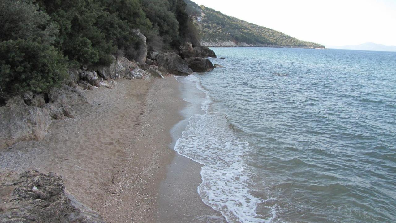 Razi Beach เลโฟกาสโตร ภายนอก รูปภาพ